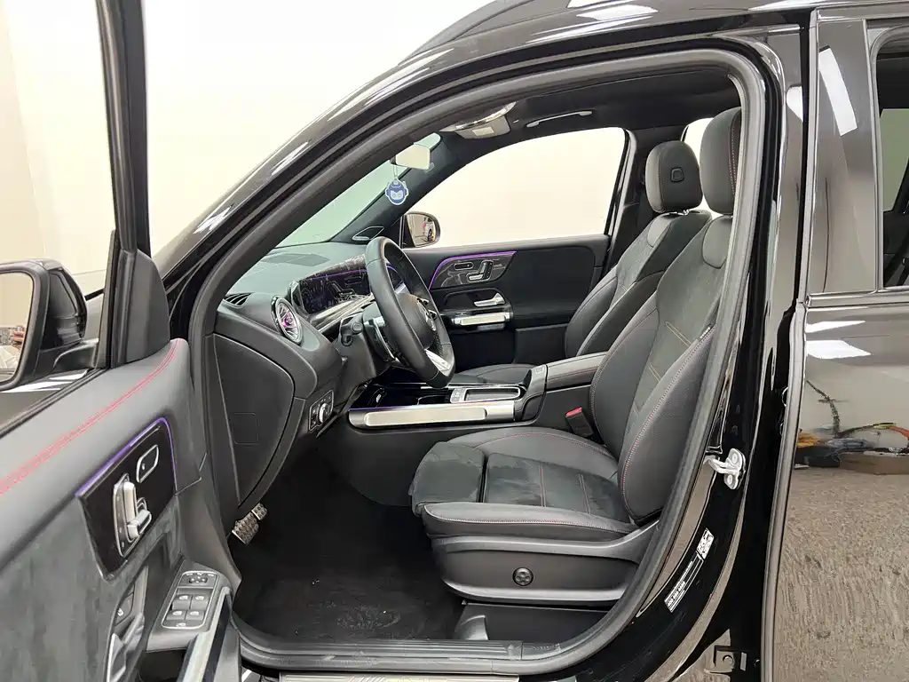 Mercedes-Benz GLB AMG 2025 — фото 12