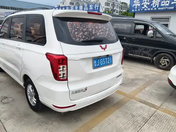 Wuling Hongguang 2018