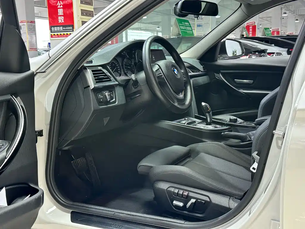 BMW 3 Series 2018 — фото 10