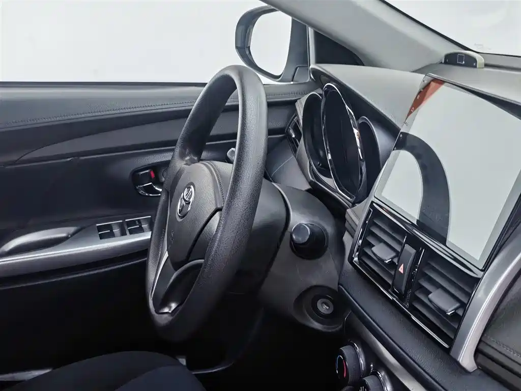 Toyota Yaris L 2015 — фото 22