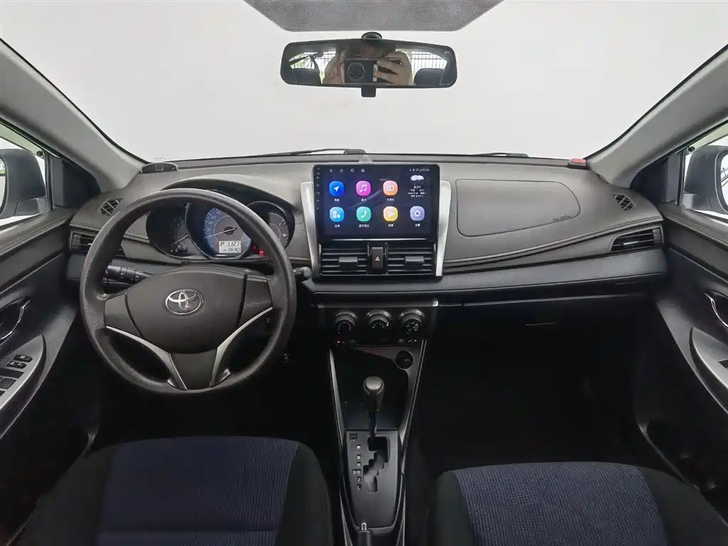 Toyota Yaris L 2015