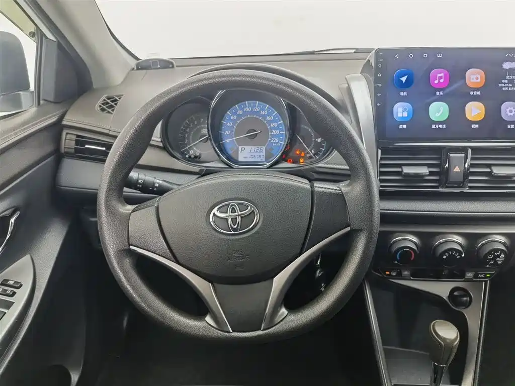 Toyota Yaris L 2015 — фото 11