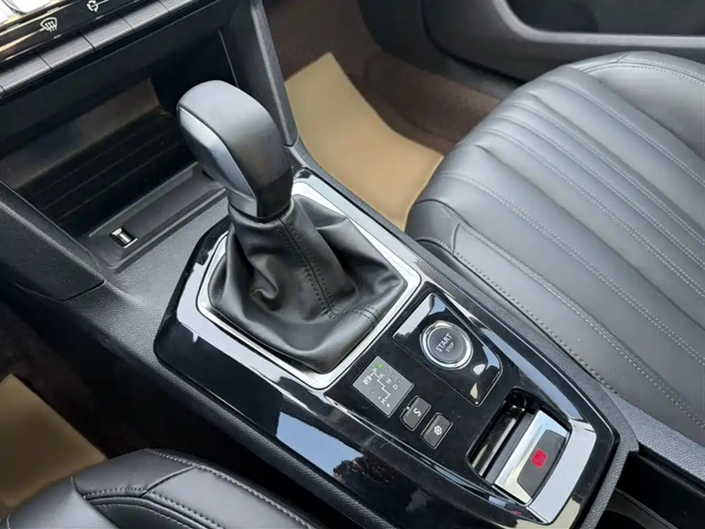 Peugeot 408 2023 — фото 17