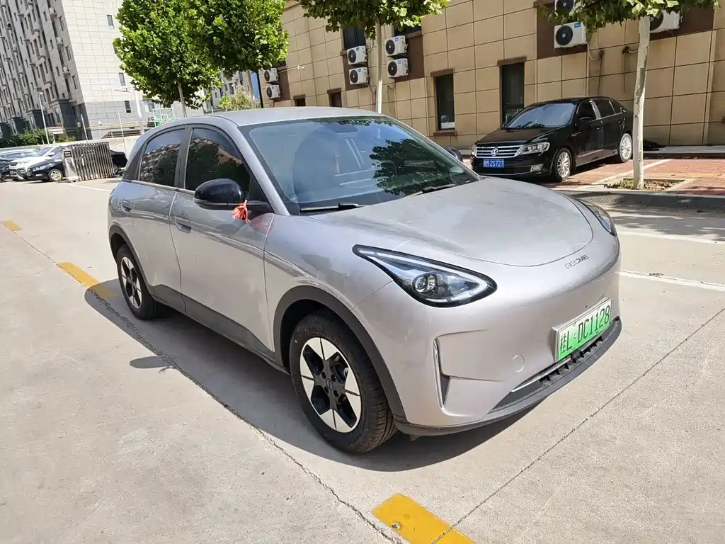 Geely Galaxy Starwish 2025 — фото 2