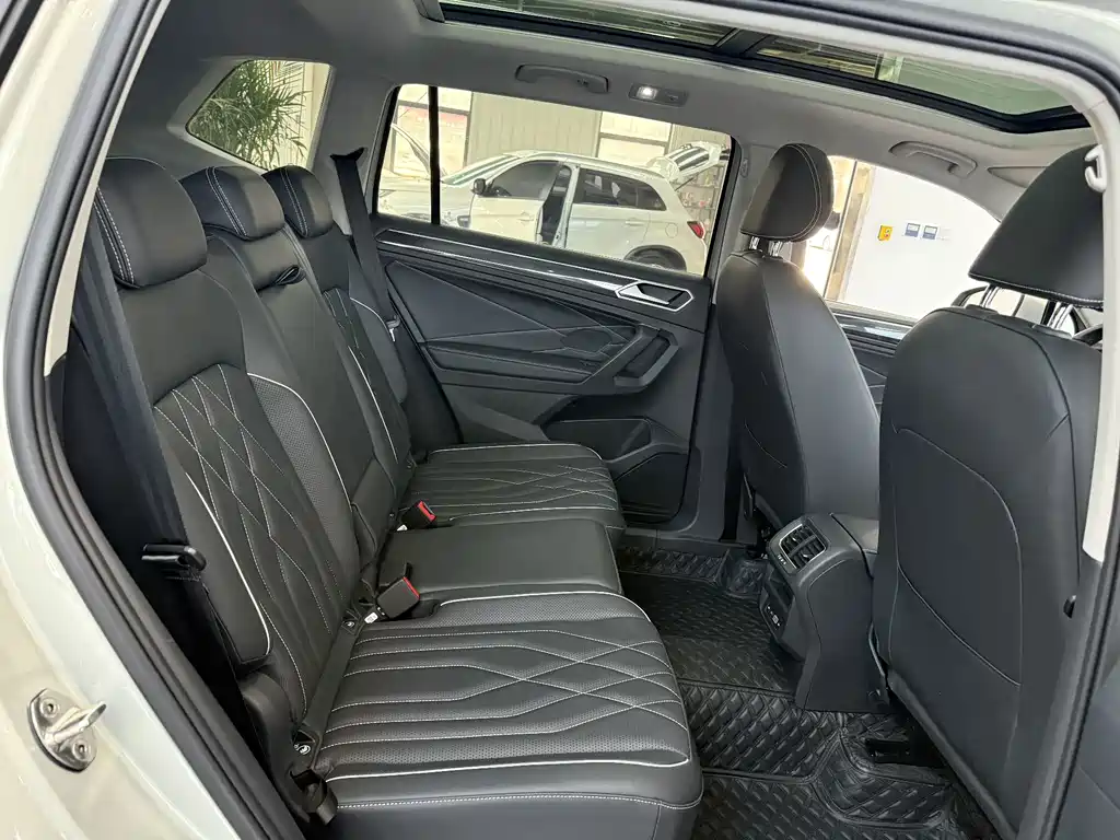 Volkswagen Tiguan L 2023 — фото 20