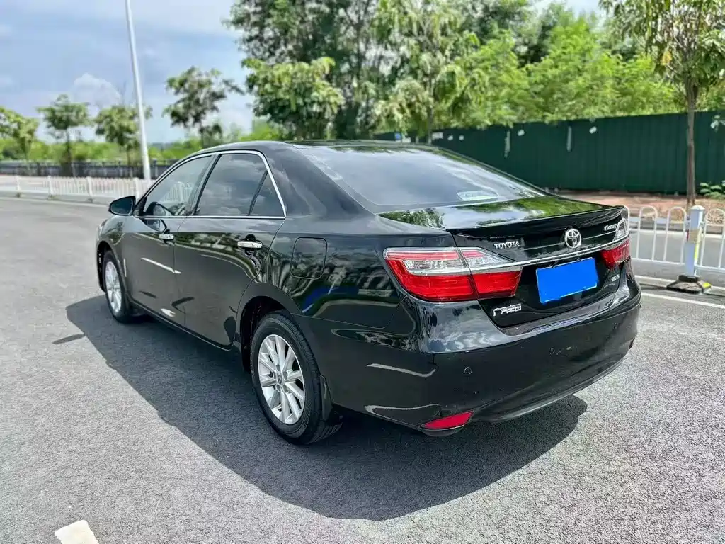 Toyota Camry 2016 — фото 7