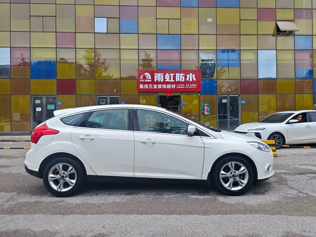 Ford Focus 2015 — фото 21