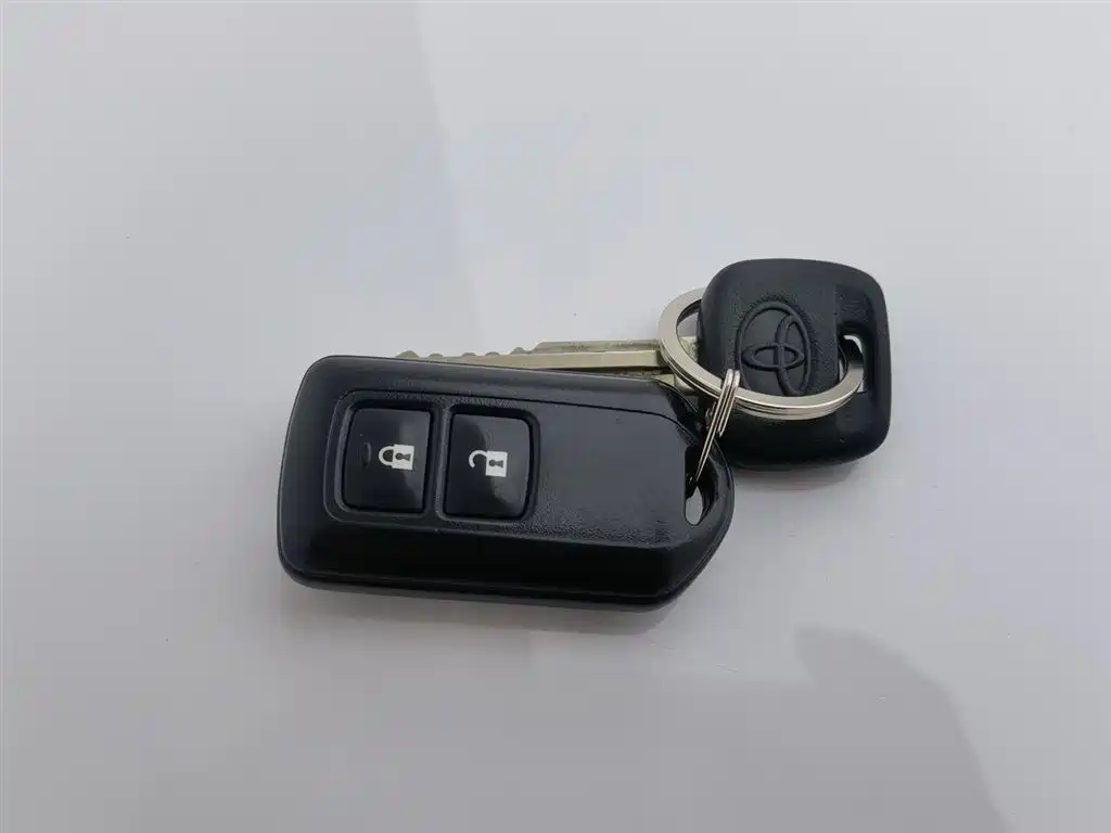 Toyota Yaris L 2015 — фото 19