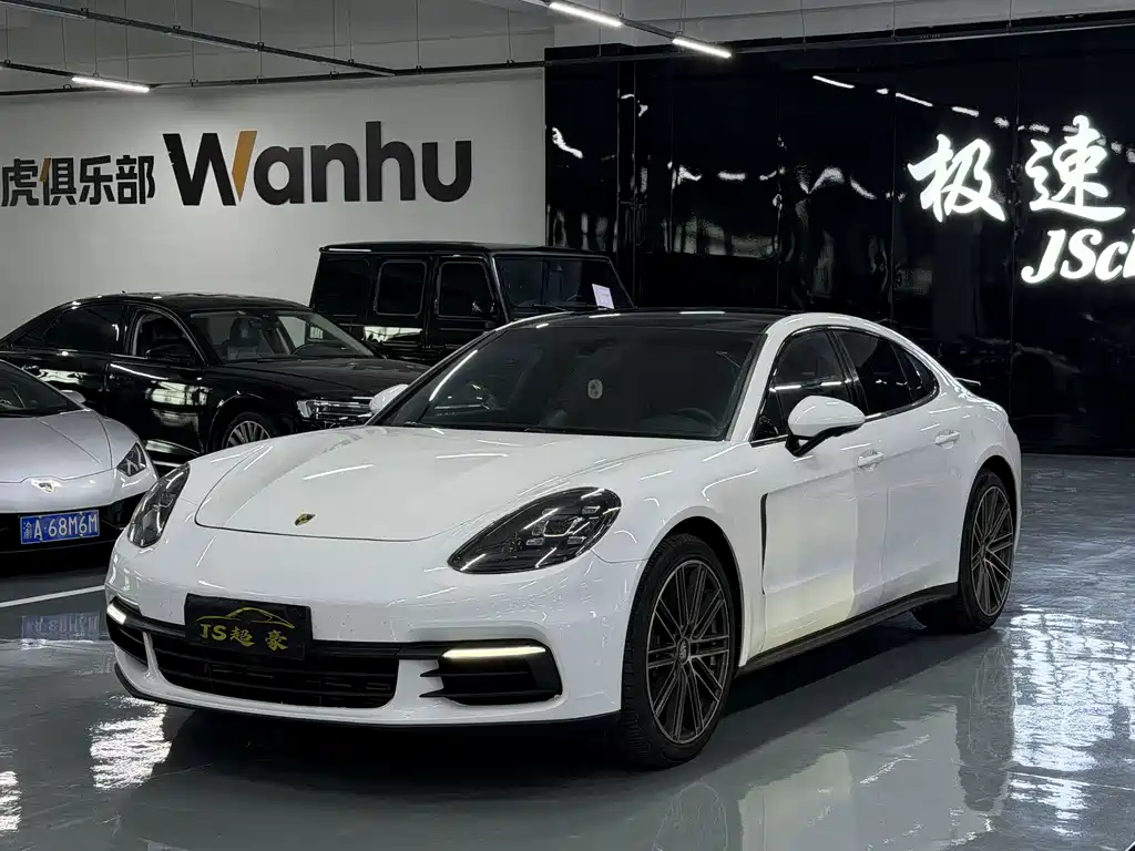 Porsche Panamera 2018 — фото 1