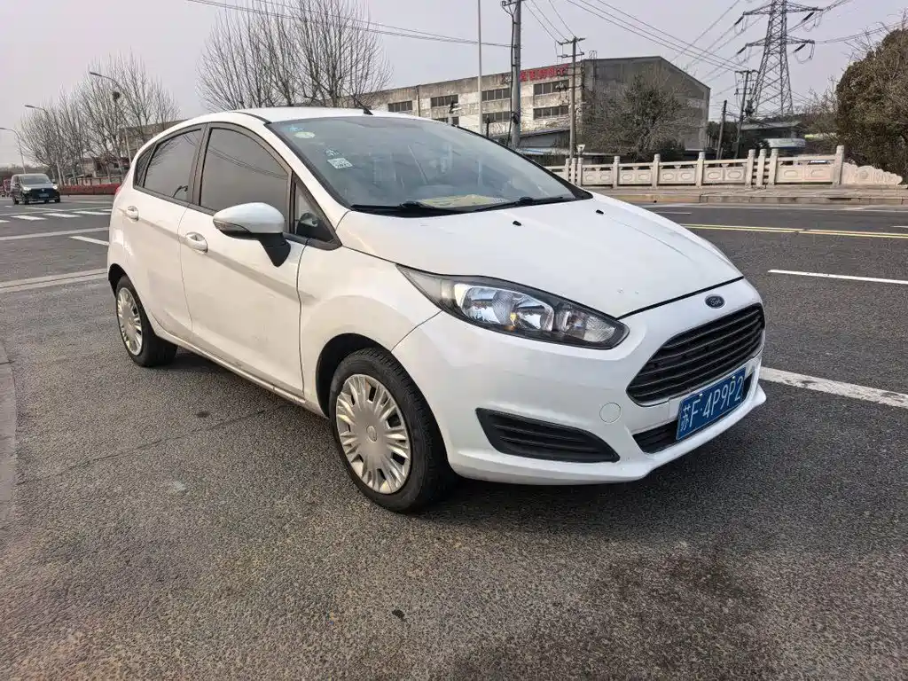 Ford Fiesta 2015 — фото 3