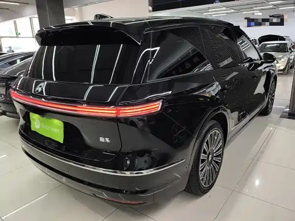 NIO ES8 2025