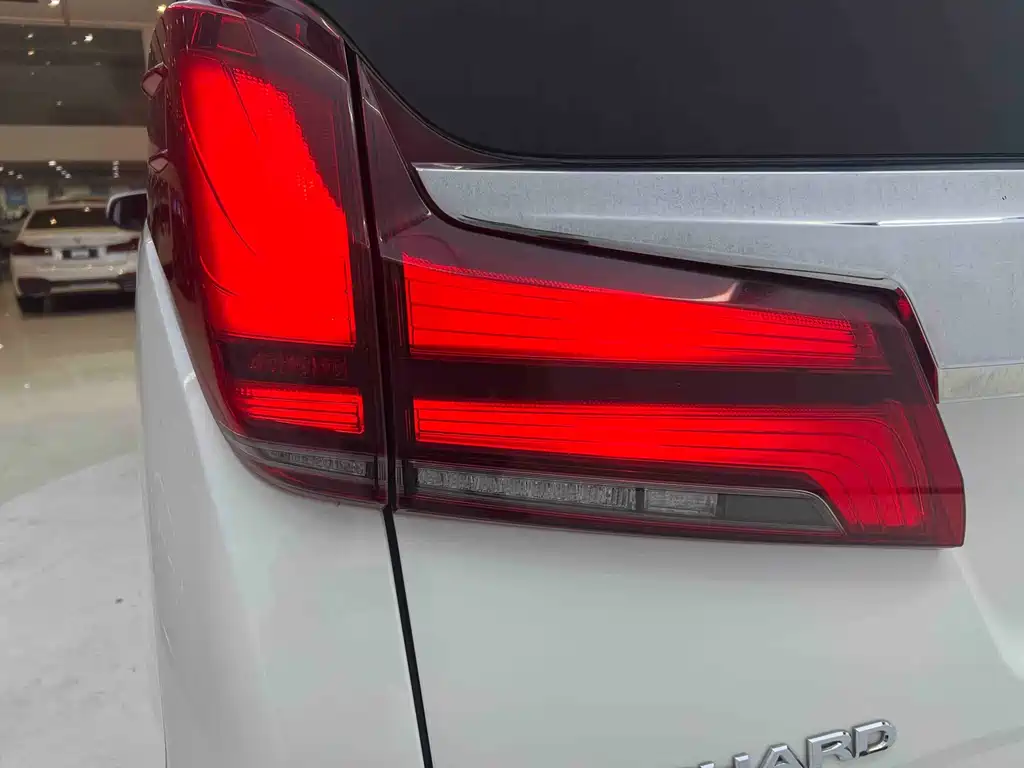 Toyota Alphard 2021 — фото 12