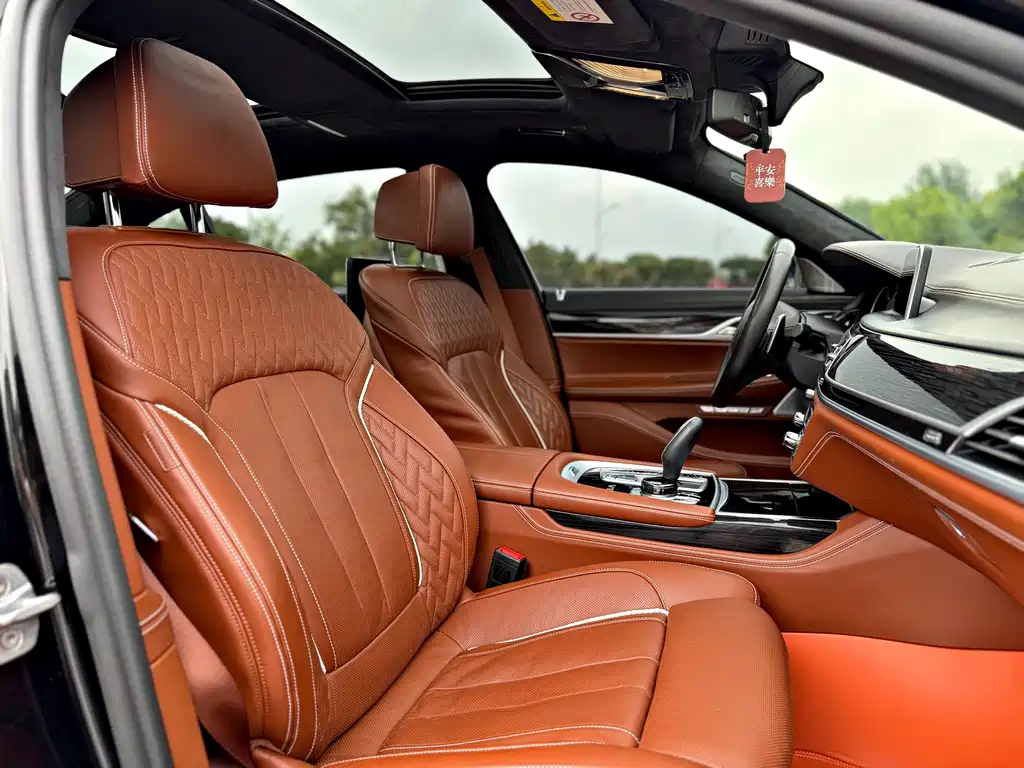 BMW 7 Series 2017 — фото 15