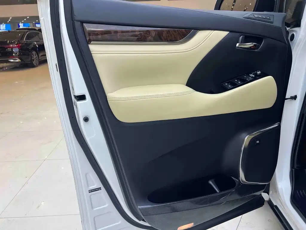 Toyota Alphard 2021 — фото 10