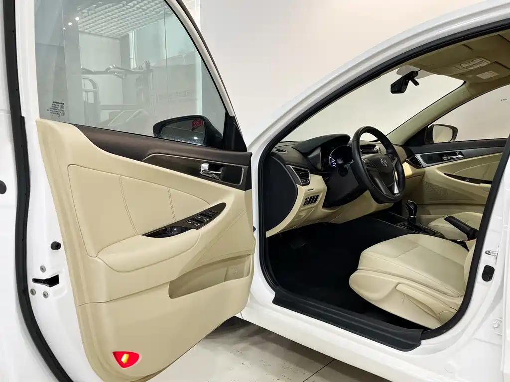 Changan Eado 2017 — фото 13