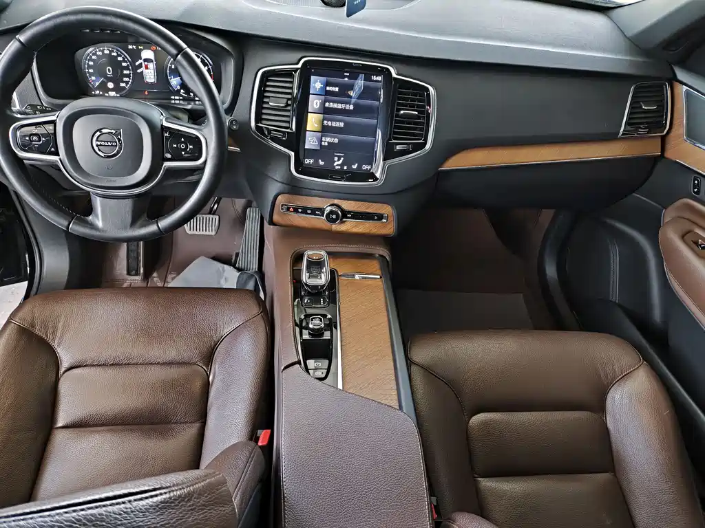 Volvo XC90 2022 — фото 9