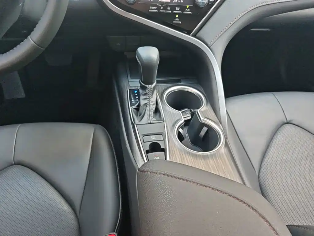 Toyota Camry 2022 — фото 14