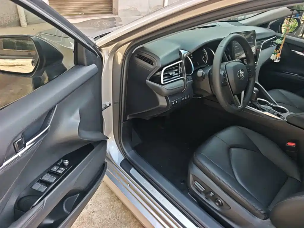 Toyota Camry 2022 — фото 16