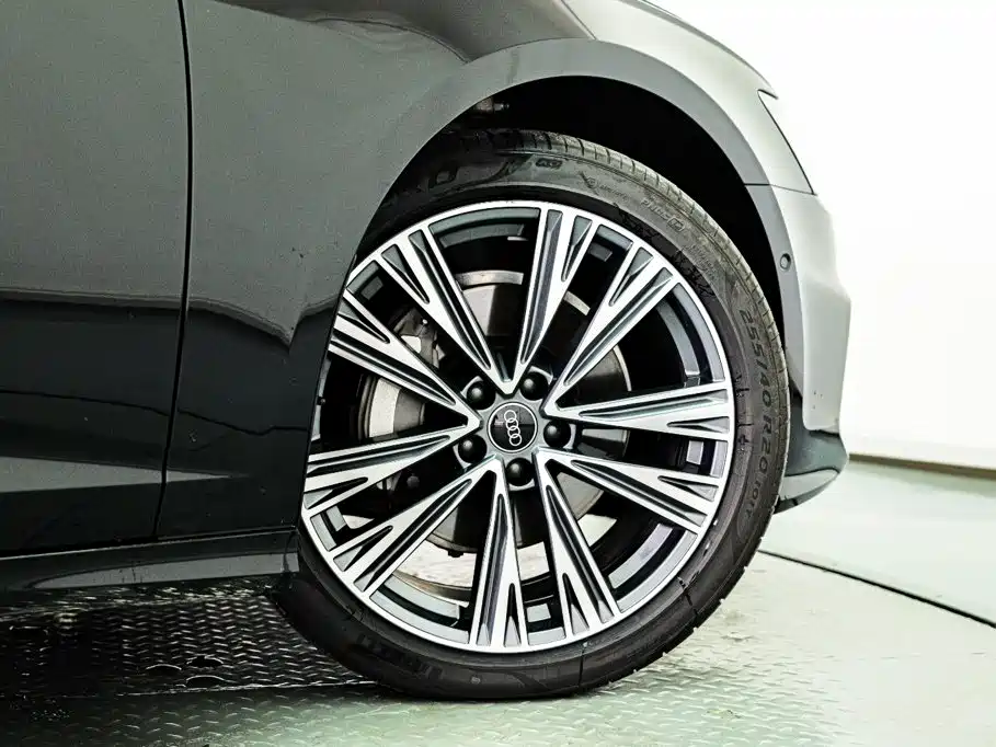 Audi A6L 2025 — фото 21