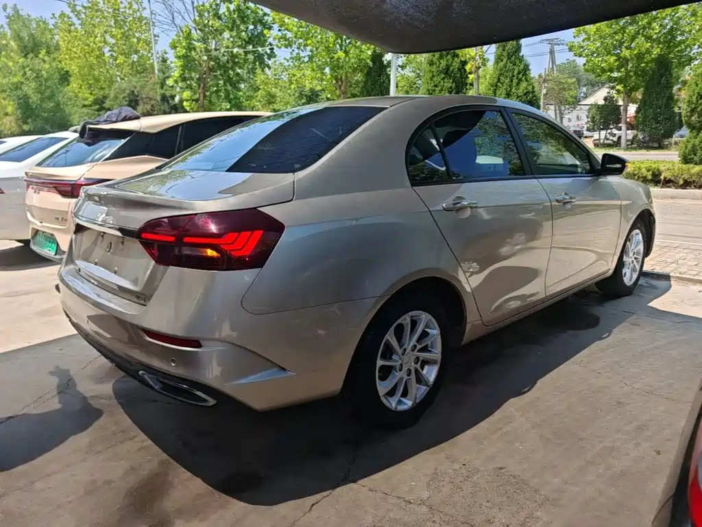 Geely Emgrand 2021