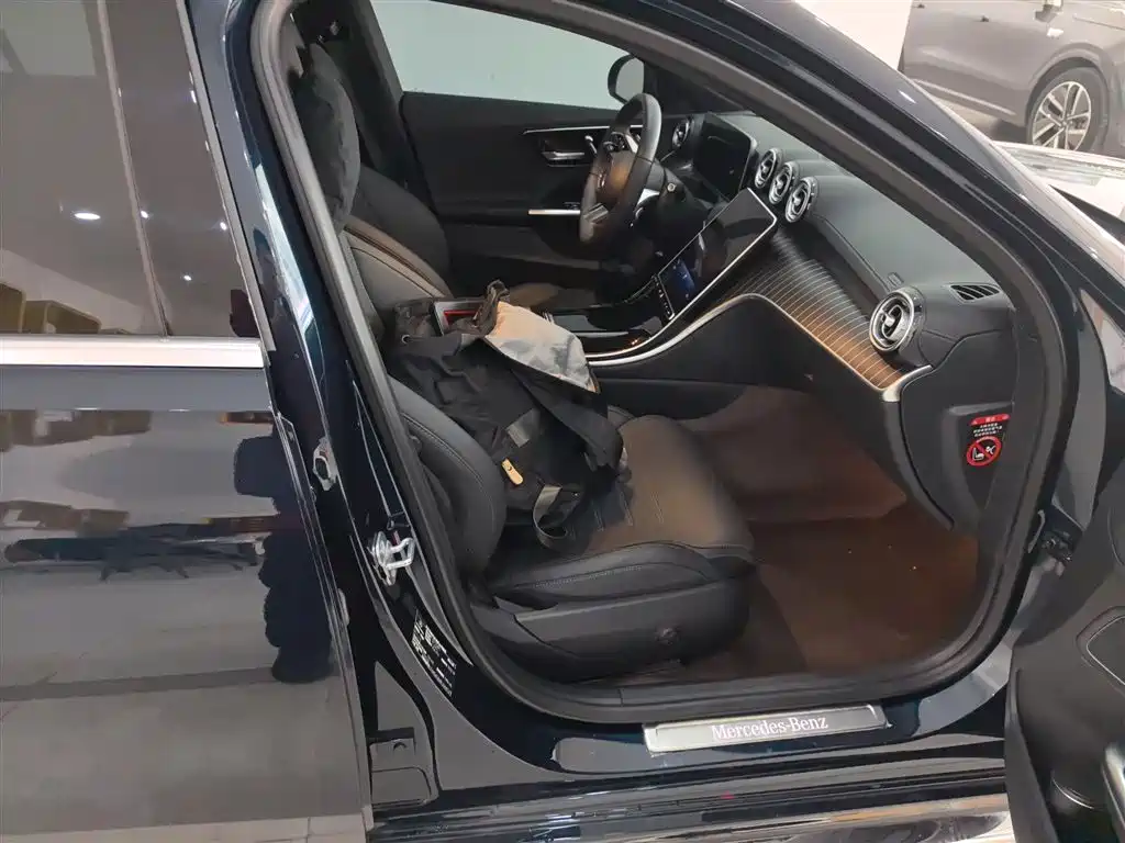 Mercedes-Benz C-Class 2023 — фото 18