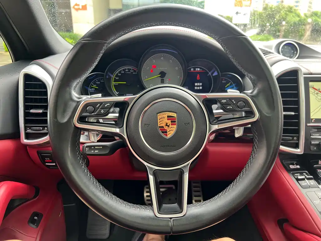 Porsche Cayenne Hybrid 2016 — фото 13
