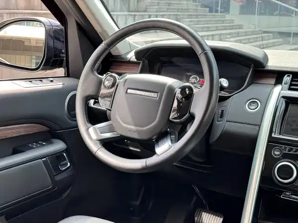 Land Rover Discovery 2019