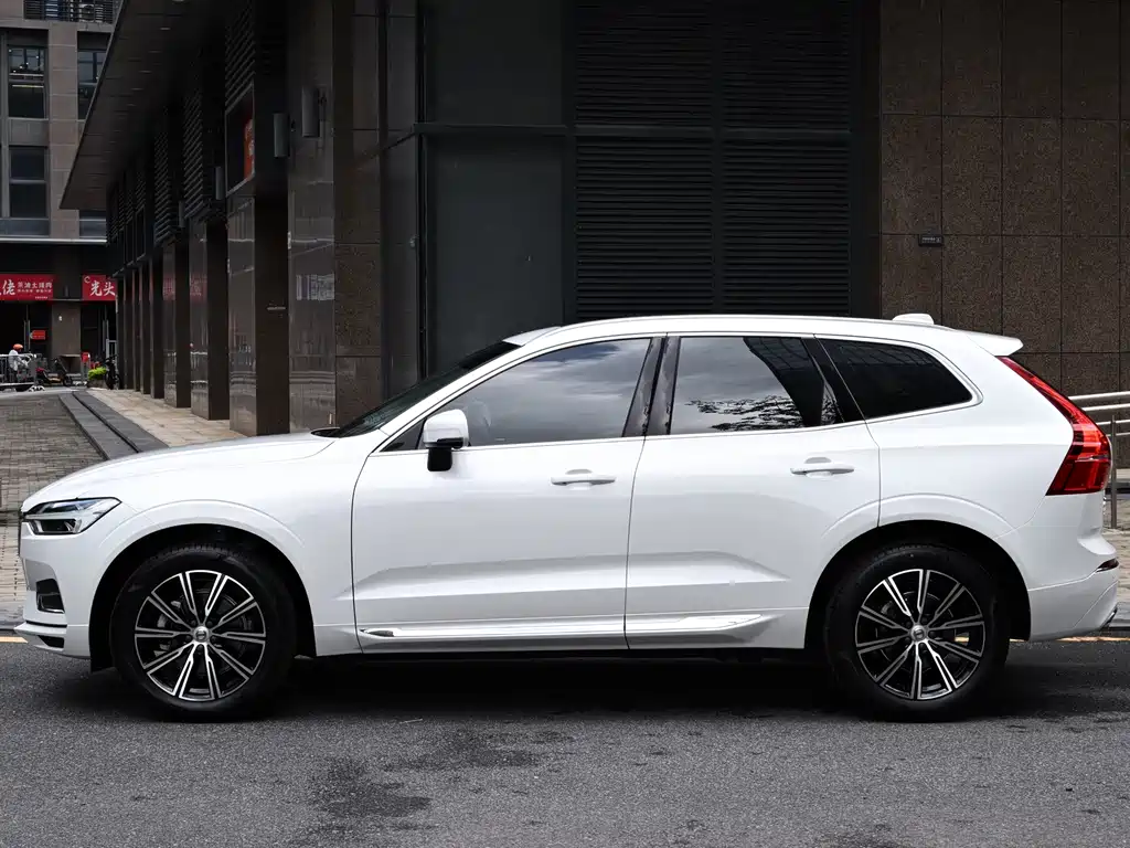 Volvo XC60 2020 — фото 2