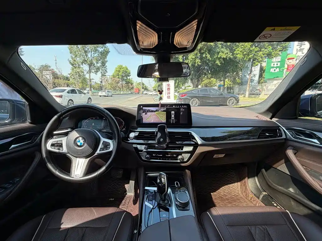 BMW 5 Series 2021 — фото 13