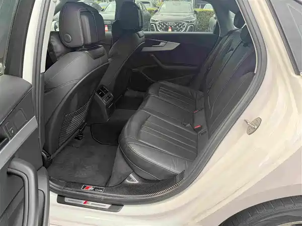 Audi A4L 2021