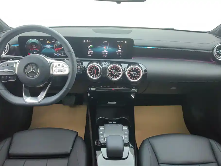 Mercedes-Benz A-Class 2022 — фото 12