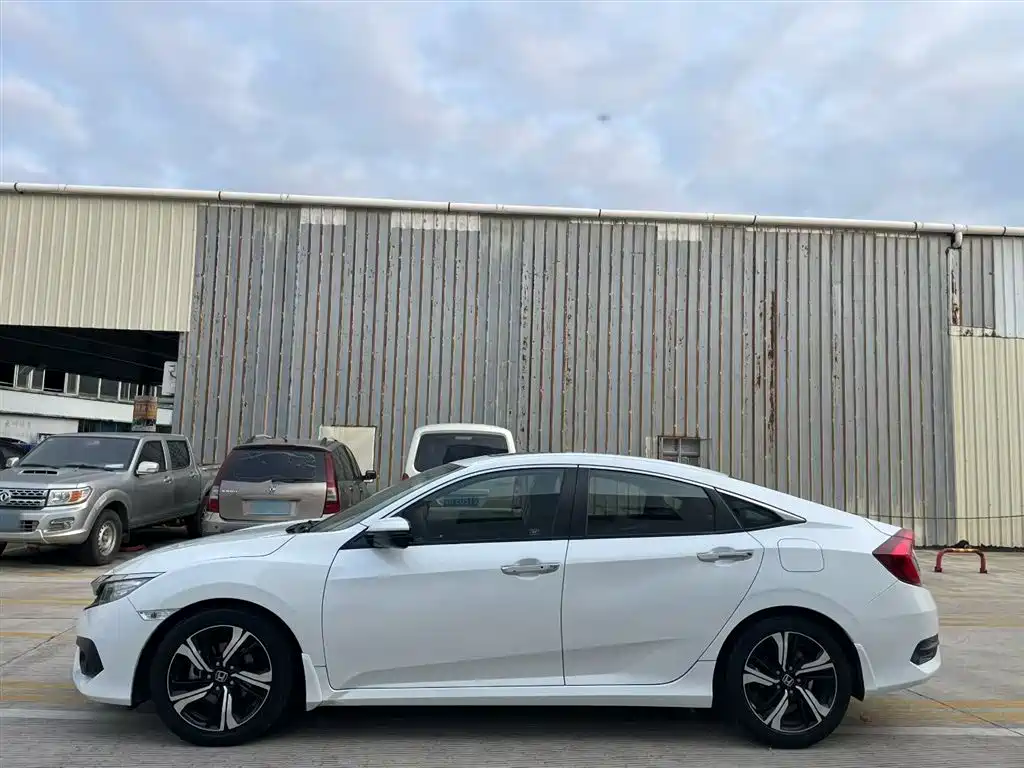 Honda Civic 2016 — фото 12