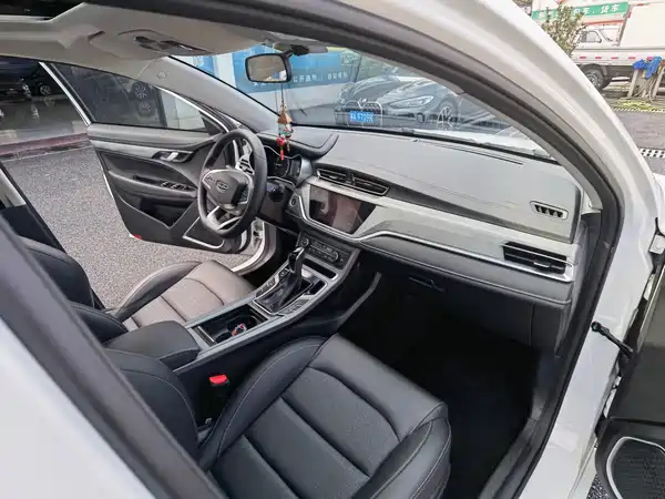 Geely Emgrand 2021