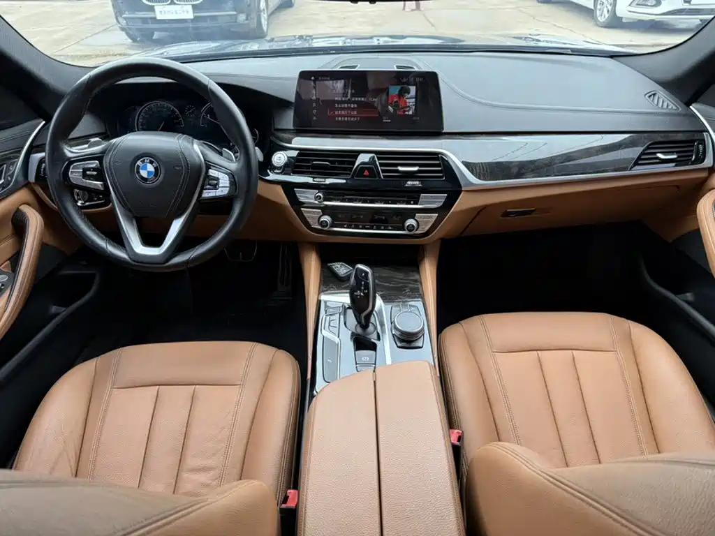 BMW 5 Series 2018 — фото 24