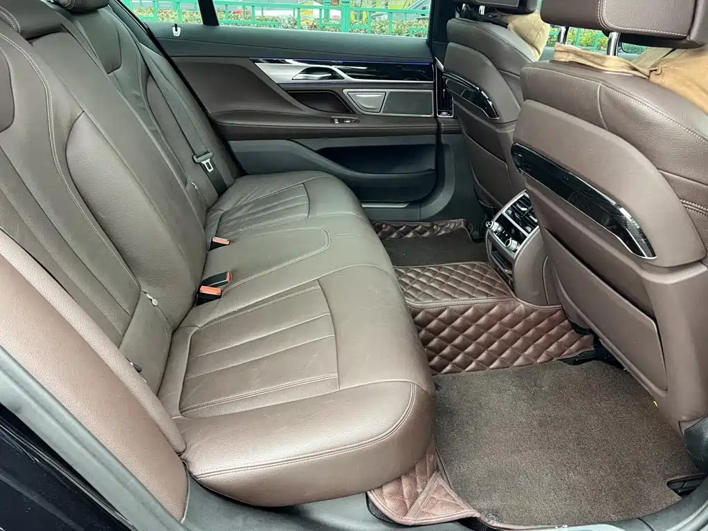 BMW 7 Series 2019 — фото 11