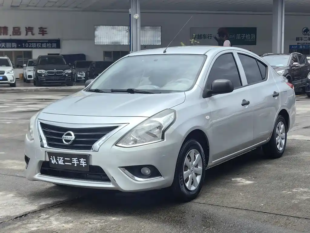 Nissan Sunny 2015