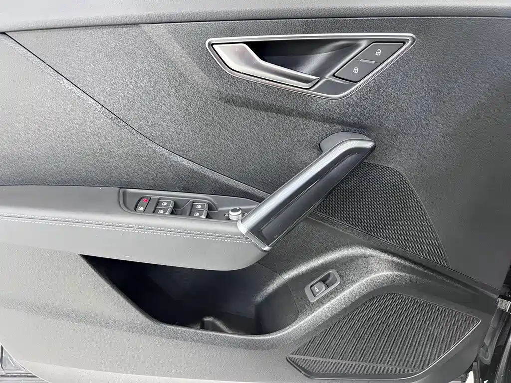 Audi Q2L 2022 — фото 8