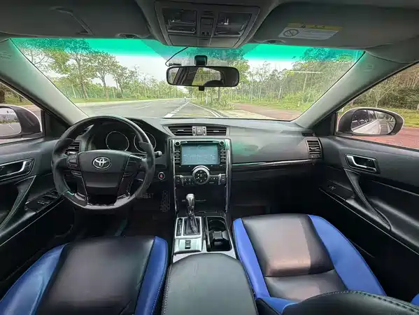Toyota Reiz 2013