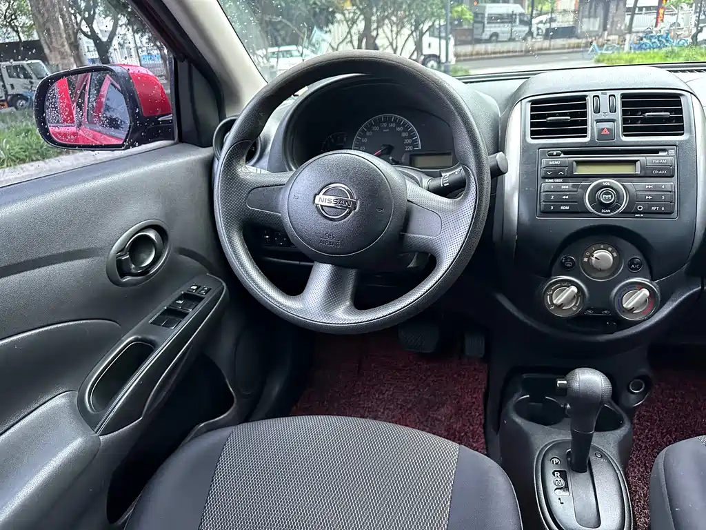 Nissan Sunny 2012 — фото 12