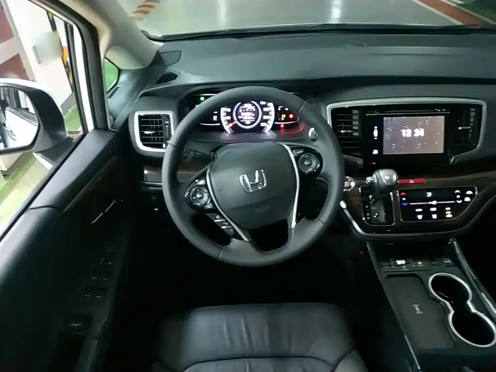 Honda Odyssey 2015 — фото 11