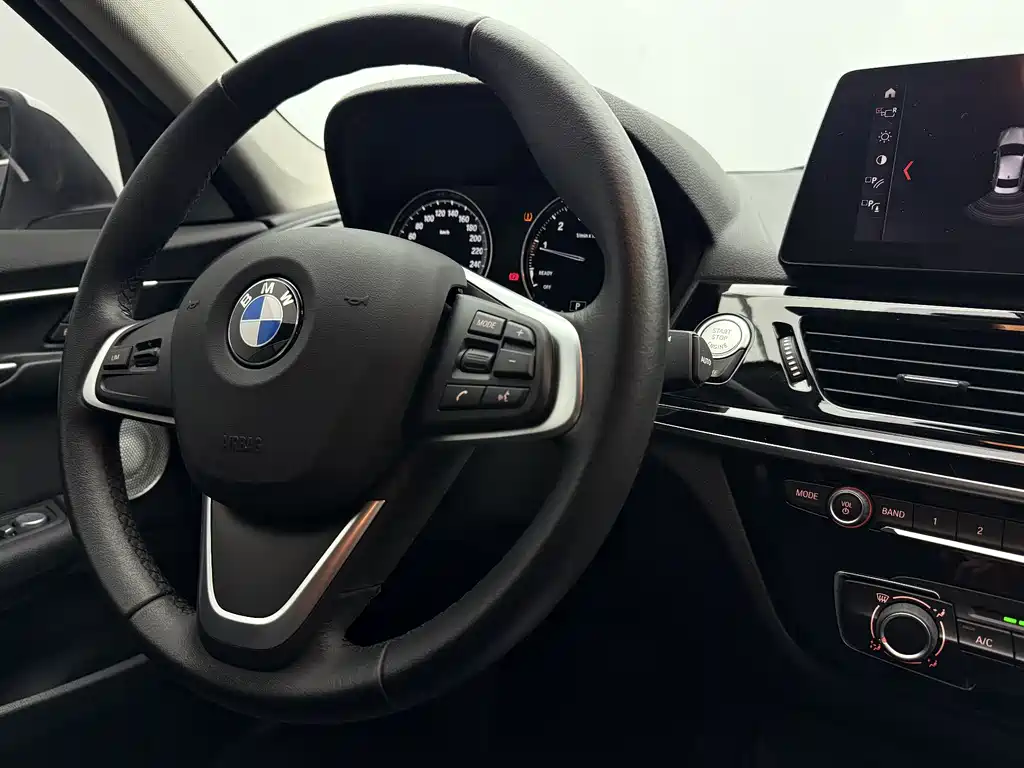 BMW 1 Series 2022 — фото 17