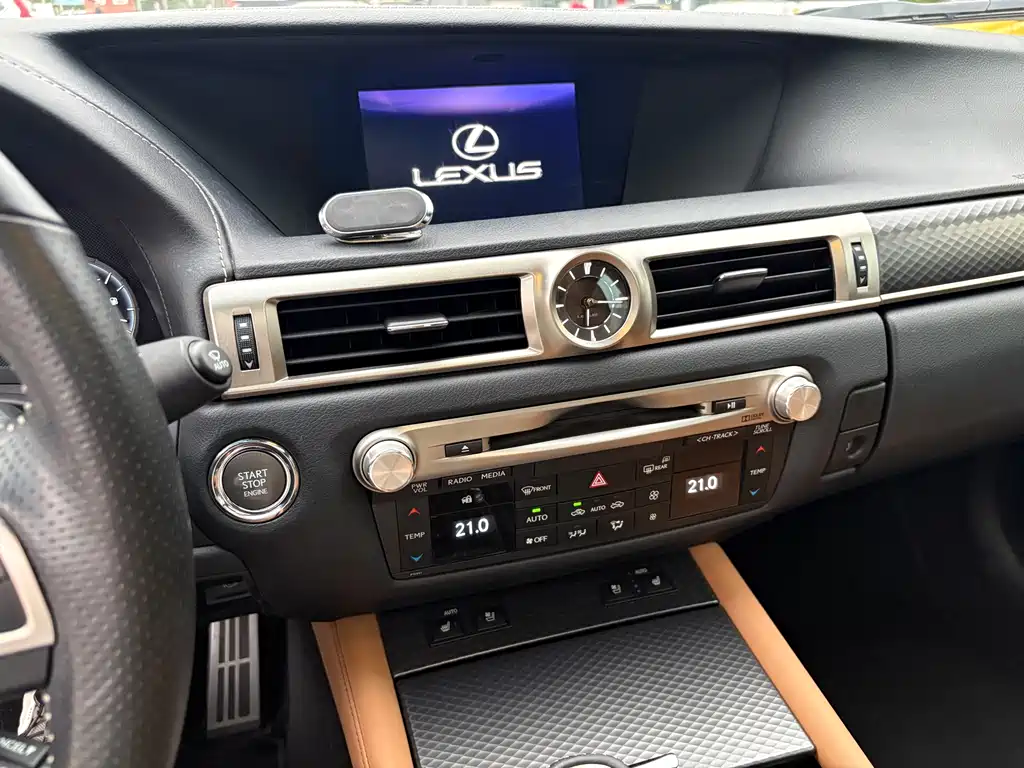 Lexus GS 2017 — фото 11