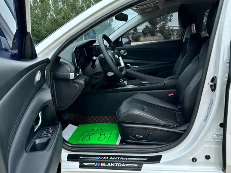 Hyundai Elantra 2023 — фото 10