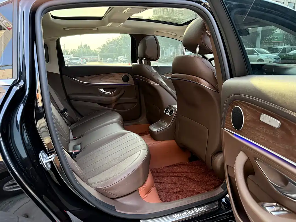 Mercedes-Benz E-Class 2023 — фото 24