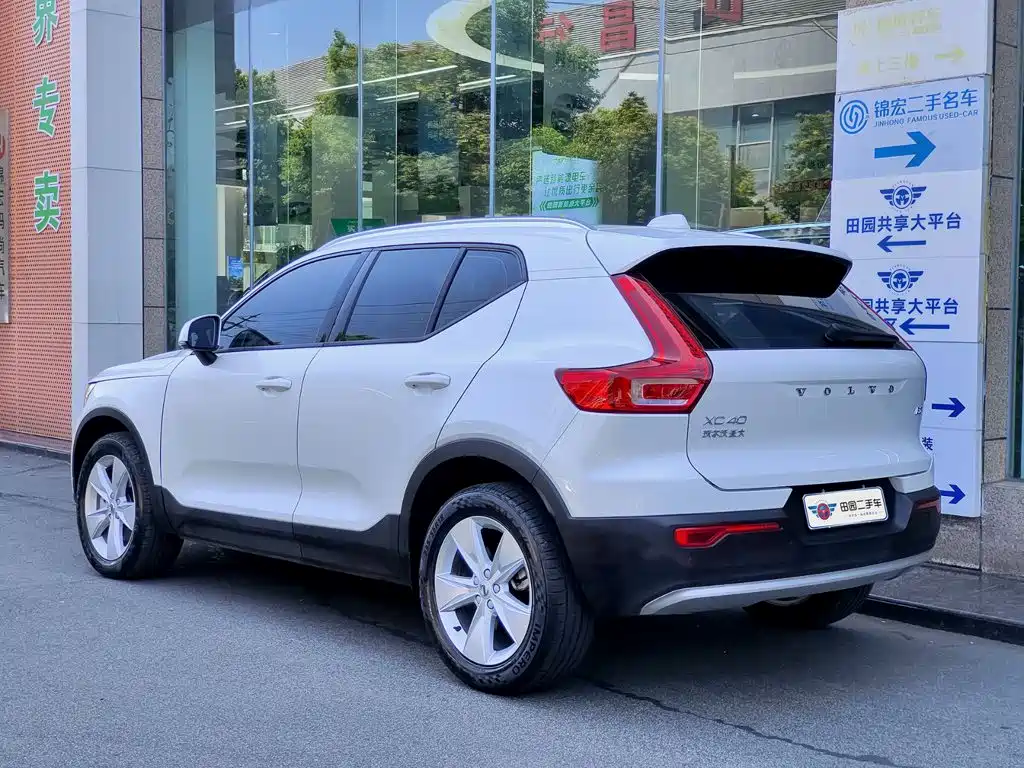 Volvo XC40 2023 — фото 4