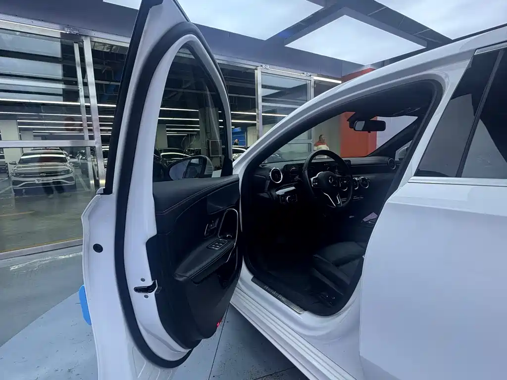 Mercedes-Benz A-Class 2022 — фото 14