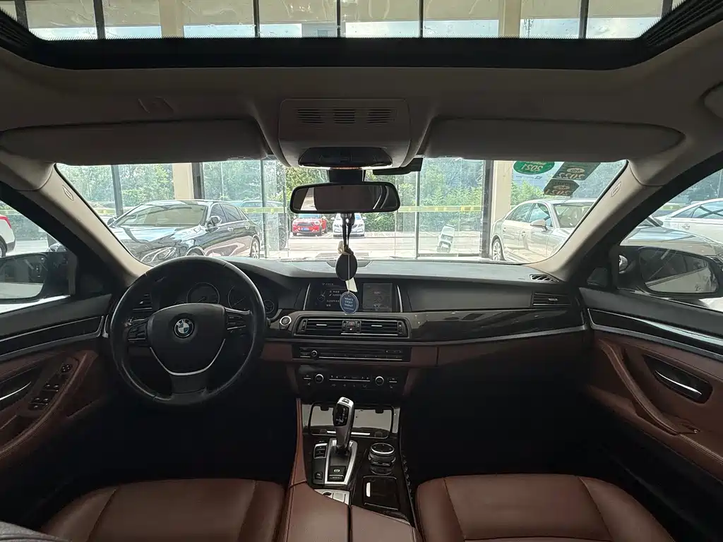 BMW 5 Series 2016 — фото 15