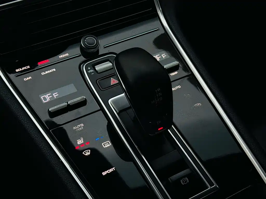 Porsche Panamera 2018 — фото 21