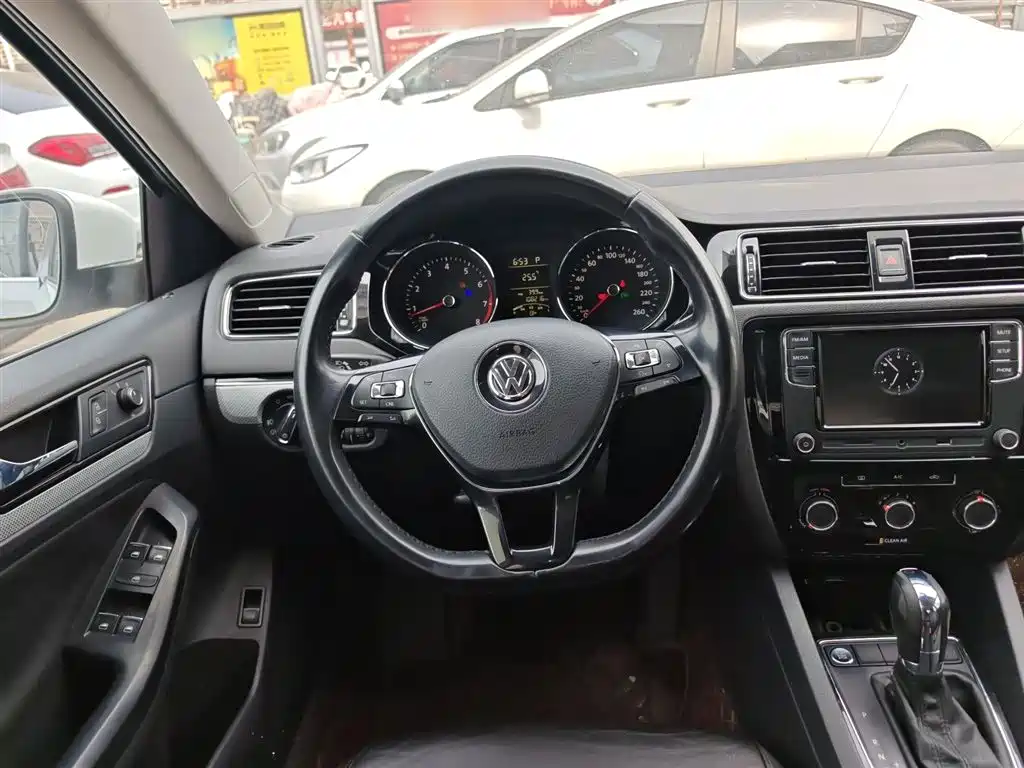 Volkswagen Sagitar 2017 — фото 11