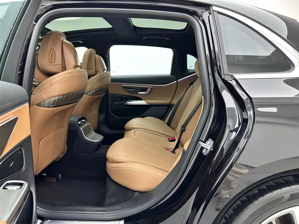 Mercedes-Benz E-Class 2025 — фото 20